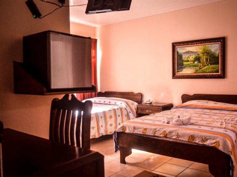 Hotel La Choza Inn La Fortuna Екстер'єр фото