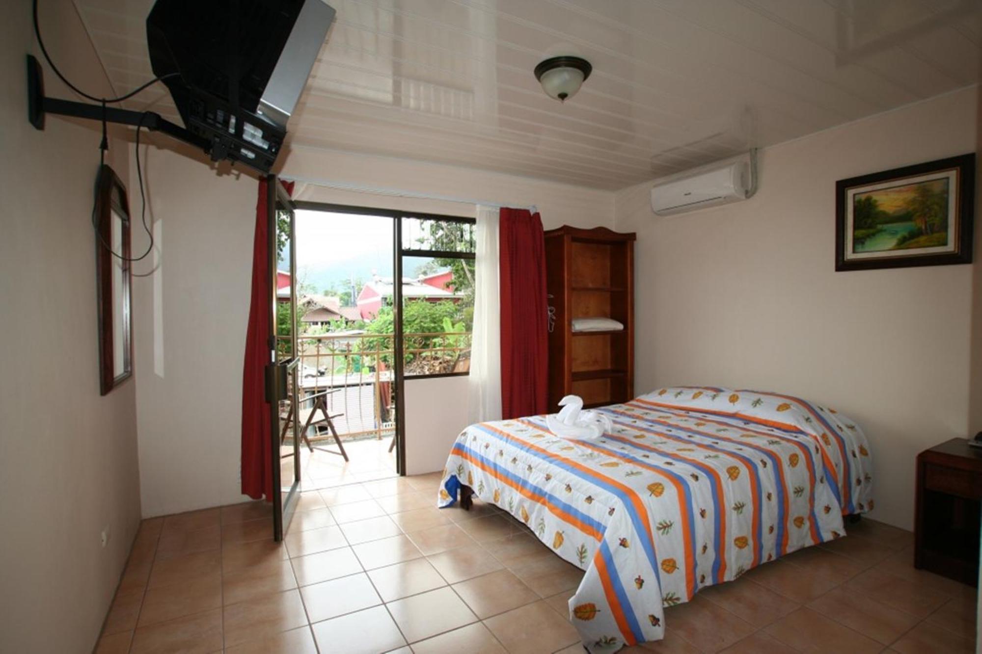 Hotel La Choza Inn La Fortuna Екстер'єр фото